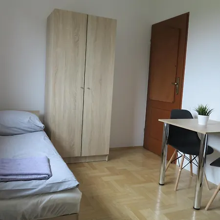 Airspot Balice شقة فندقية *